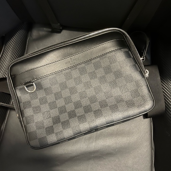 Men’s LV Louis Vuitton bag Damier Graphite Trocadero Messenger MM - Picture 5 of 7
